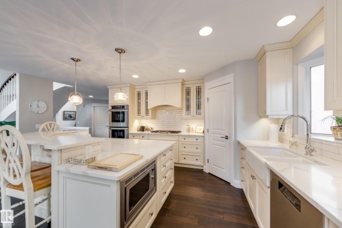 103 Weaver Drive, Edmonton, AB - Indoor Photo Showing Kitchen With Upgraded Kitchen