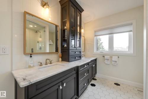 103 Weaver Drive, Edmonton, AB - Indoor Photo Showing Bathroom