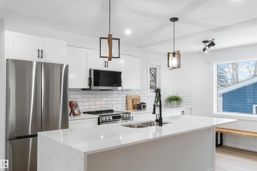 6719 95 Avenue, Edmonton, AB - Indoor Photo Showing Kitchen With Double Sink With Upgraded Kitchen