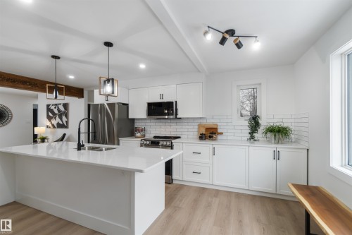 6719 95 Avenue, Edmonton, AB - Indoor Photo Showing Kitchen With Double Sink With Upgraded Kitchen