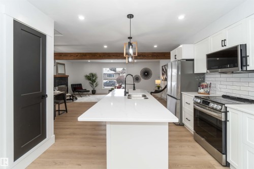 6719 95 Avenue, Edmonton, AB - Indoor Photo Showing Kitchen With Double Sink With Upgraded Kitchen
