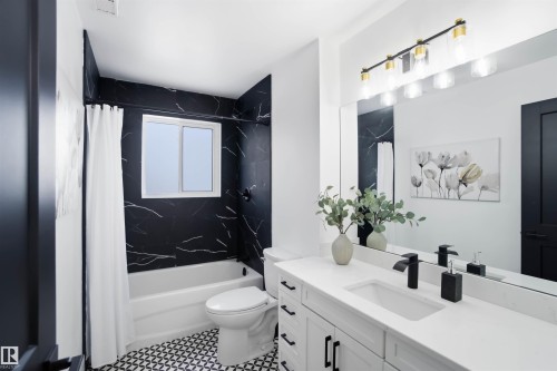 6719 95 Avenue, Edmonton, AB - Indoor Photo Showing Bathroom