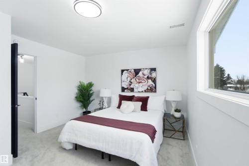 6719 95 Avenue, Edmonton, AB - Indoor Photo Showing Bedroom