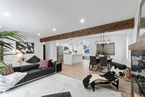 6719 95 Avenue, Edmonton, AB - Indoor Photo Showing Living Room