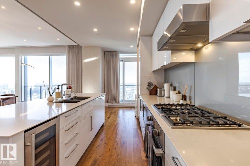 4804 10360 102 Street, Edmonton, AB - Indoor Photo Showing Kitchen With Upgraded Kitchen