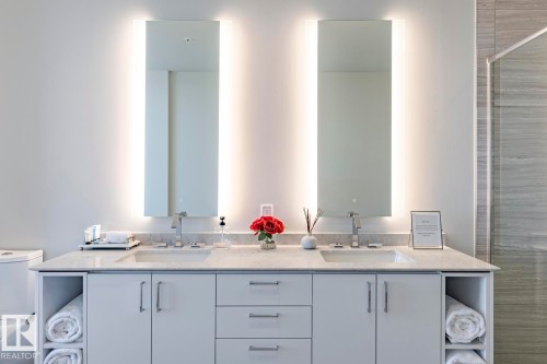4804 10360 102 Street, Edmonton, AB - Indoor Photo Showing Bathroom