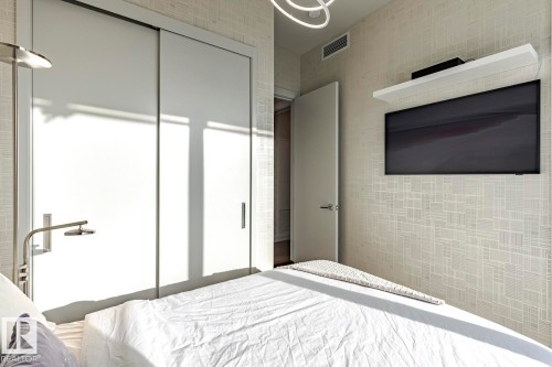 4804 10360 102 Street, Edmonton, AB - Indoor Photo Showing Bedroom