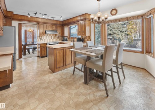 10908 Bearspaw Drive W, Edmonton, AB - Indoor