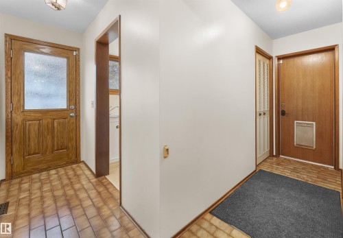 10908 Bearspaw Drive W, Edmonton, AB - Indoor Photo Showing Other Room