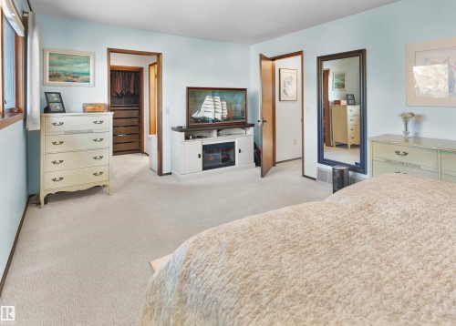 10908 Bearspaw Drive W, Edmonton, AB - Indoor Photo Showing Bedroom