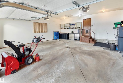 10908 Bearspaw Drive W, Edmonton, AB - Indoor Photo Showing Garage