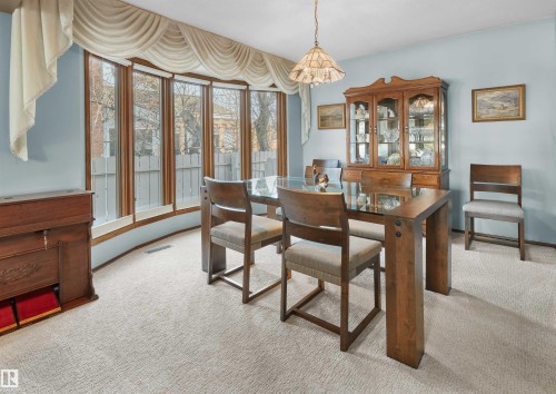 10908 Bearspaw Drive W, Edmonton, AB - Indoor Photo Showing Dining Room