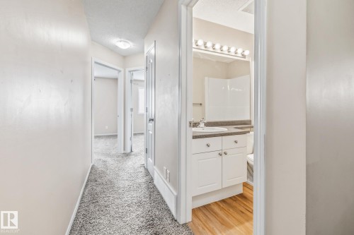 1421 Hermitage Road, Edmonton, AB - Indoor Photo Showing Other Room
