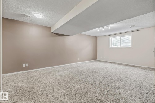 1421 Hermitage Road, Edmonton, AB - Indoor