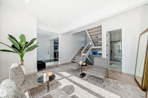 2747 Wheaton Drive, Edmonton, AB - Indoor Photo Showing Other Room