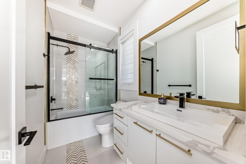 2747 Wheaton Drive, Edmonton, AB - Indoor Photo Showing Bathroom