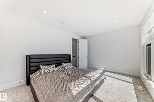 Bedroom #3 - 2747 Wheaton Drive, Edmonton, AB - Indoor Photo Showing Bedroom