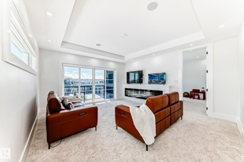 2747 Wheaton Drive, Edmonton, AB - Indoor Photo Showing Living Room