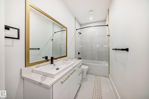 Lower level bathroom - 2747 Wheaton Drive, Edmonton, AB - Indoor Photo Showing Bathroom