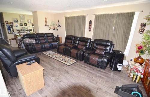 59225 Rge Rd 31, Rural Barrhead County, AB - Indoor Photo Showing Living Room