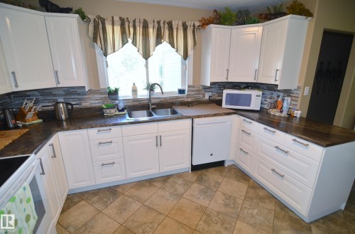 59225 Rge Rd 31, Rural Barrhead County, AB - Indoor Photo Showing Kitchen With Double Sink