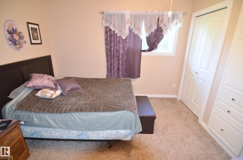 59225 Rge Rd 31, Rural Barrhead County, AB - Indoor Photo Showing Bedroom