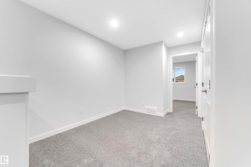 252 24 Street Sw, Edmonton, AB - Indoor Photo Showing Other Room
