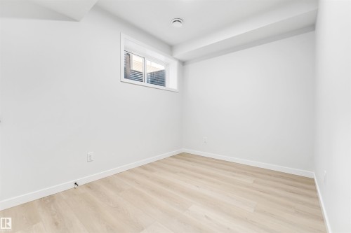 252 24 Street Sw, Edmonton, AB - Indoor Photo Showing Other Room