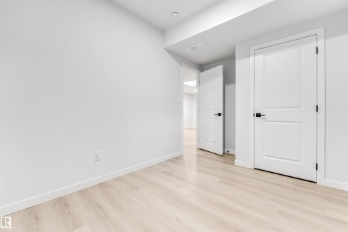 252 24 Street Sw, Edmonton, AB - Indoor Photo Showing Other Room