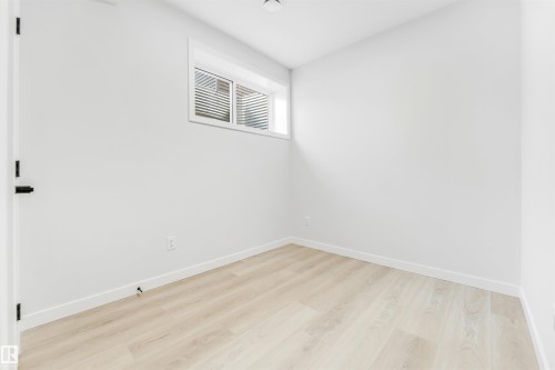 252 24 Street Sw, Edmonton, AB - Indoor Photo Showing Other Room