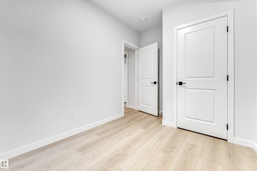 252 24 Street Sw, Edmonton, AB - Indoor Photo Showing Other Room