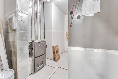 252 24 Street Sw, Edmonton, AB - Indoor Photo Showing Bathroom