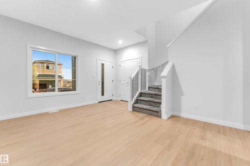 252 24 Street Sw, Edmonton, AB - Indoor Photo Showing Other Room