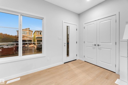 252 24 Street Sw, Edmonton, AB - Indoor Photo Showing Other Room