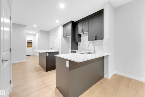 252 24 Street Sw, Edmonton, AB - Indoor Photo Showing Kitchen