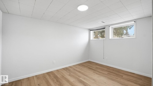 Unfurnished room featuring light wood-style flooring and baseboards - 3419 143 Avenue Nw, Edmonton, AB - Indoor Photo Showing Other Room