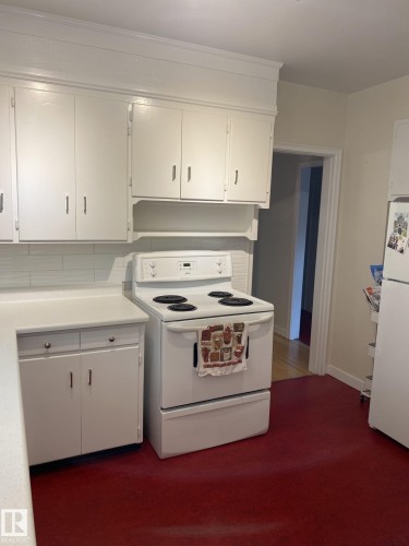 7705 110 Street, Edmonton, AB - Indoor Photo Showing Kitchen