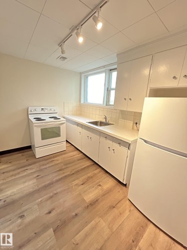 7705 110 Street, Edmonton, AB - Indoor