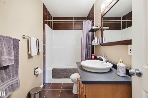 3426 120 Avenue, Edmonton, AB - Indoor Photo Showing Bathroom