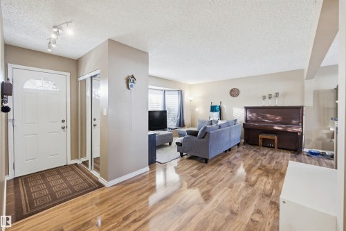 3426 120 Avenue, Edmonton, AB - Indoor Photo Showing Living Room