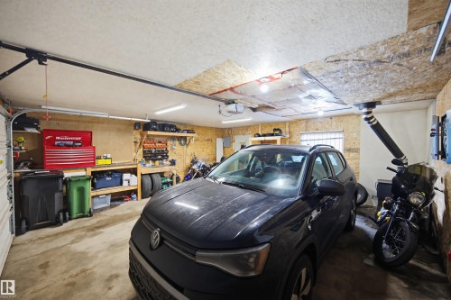 3426 120 Avenue, Edmonton, AB - Indoor Photo Showing Garage