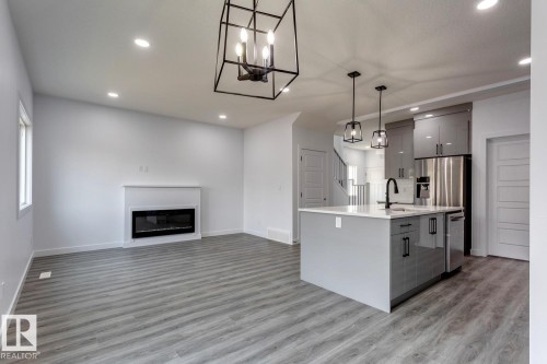 35 Caledon Crescent, Spruce Grove, AB - Indoor Photo Showing Kitchen With Upgraded Kitchen