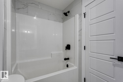 35 Caledon Crescent, Spruce Grove, AB - Indoor Photo Showing Bathroom