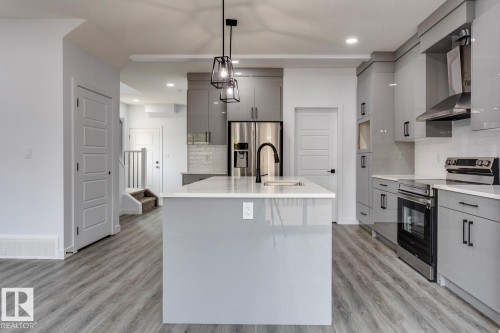 35 Caledon Crescent, Spruce Grove, AB - Indoor Photo Showing Kitchen With Upgraded Kitchen