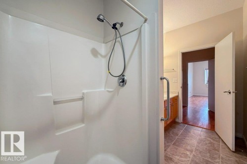 Walk in shower - 303 4304 139 Avenue, Edmonton, AB - Indoor Photo Showing Bathroom