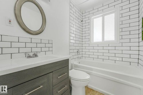 Full bathroom with vanity, shower / bathtub combination, and decorative backsplash - 13911 117 Avenue, Edmonton, AB - Indoor Photo Showing Bathroom