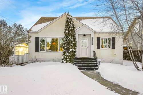 Bungalow featuring stucco siding and entry steps - 13911 117 Avenue, Edmonton, AB - Outdoor With Facade