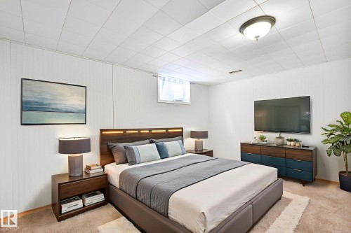 Bedroom with light carpet - 13911 117 Avenue, Edmonton, AB - Indoor Photo Showing Bedroom