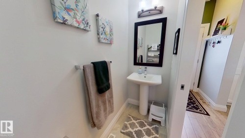 321 Pioneer Road, Spruce Grove, AB - Indoor Photo Showing Bathroom