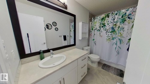 321 Pioneer Road, Spruce Grove, AB - Indoor Photo Showing Bathroom